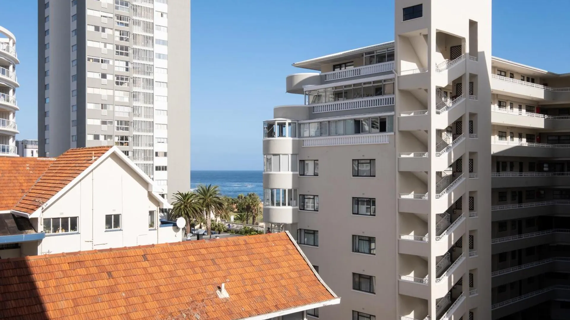Apartment Flamingo 206: Sea Point Aprt Near Beaches Cape Town