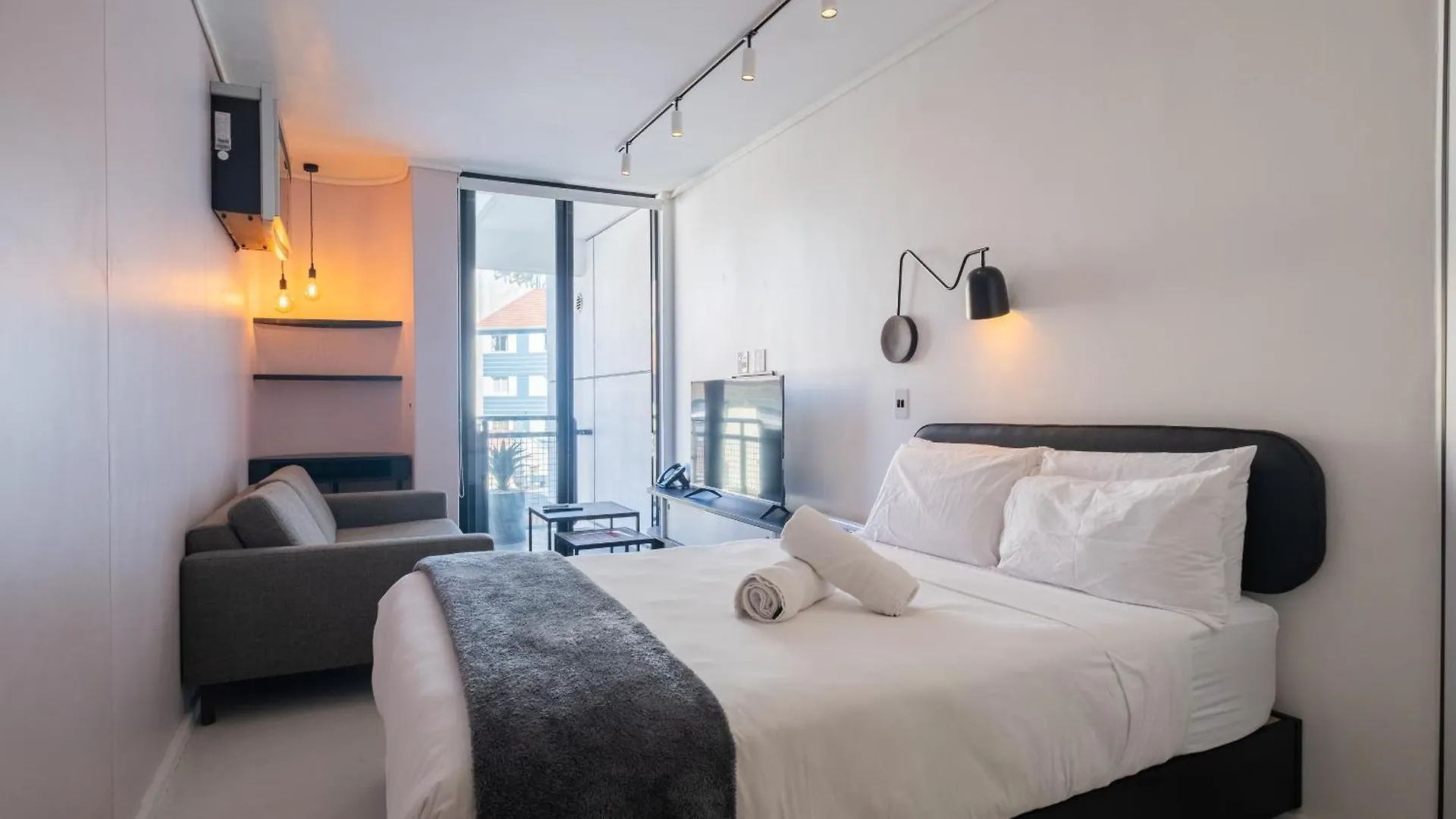 Flamingo 206: Sea Point Aprt Near Beaches Cape Town